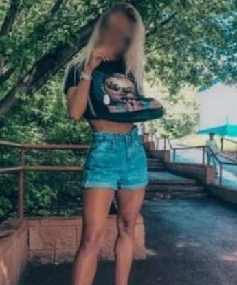 Я креативная и нежная, с множеством опыта, готова погрузиться с тобой в мир наслаждений. Живу в Москве, где моя страсть и привлекательность привлекают внимание джентльменов.
💋 Мои услуги широки и разнообразны. Я с радостью окунусь с тобой в незабываемый оральный экстаз или предложу незабываемый эротический массаж. В моих объятиях ты сможешь забыть о повседневных хлопотах и погрузиться в мир наслаждения и настоящего удовольствия.
🌟 У меня есть множество отзывов от моих довольных клиентов, которые отмечают мою красоту, умение угодить и создать атмосферу пикантности и страсти. Ты можешь увидеть фото в моем профиле, чтобы оценить мою привлекательность и желание привести тебя к самым ярким ощущениям.
💫 Жду тебя, милый, чтобы превратить твои фантазии в реальность. Встречи со мной - это настоящее удовольствие, которое ты никогда не забудешь. Не упускай возможность окунуться в мир страсти и наслаждения прямо в Москве. Скорее звони и дай себе побаловаться со мной. Вместе мы создадим ночь, о которой ты будешь мечтать снова и снова. 💋 Кира